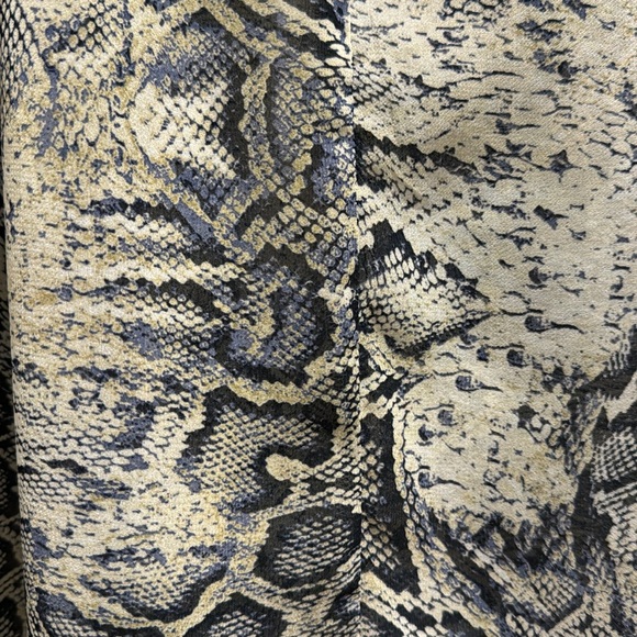 Snake print blouse with sleeve detailing - Picture 2 of 4